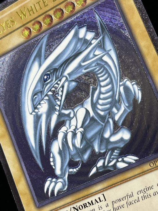 Blue-Eyes White Dragon(A)(青眼の白龍)(OP28-EN001)